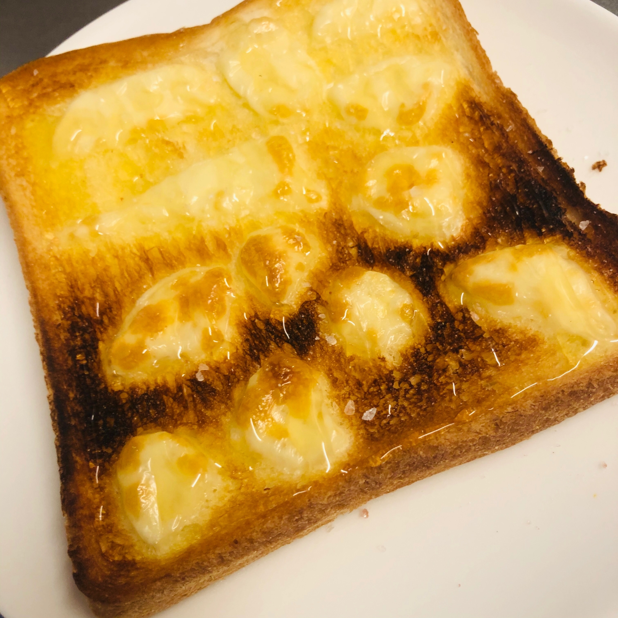 モッツァレラチーズと蜂蜜のトースト