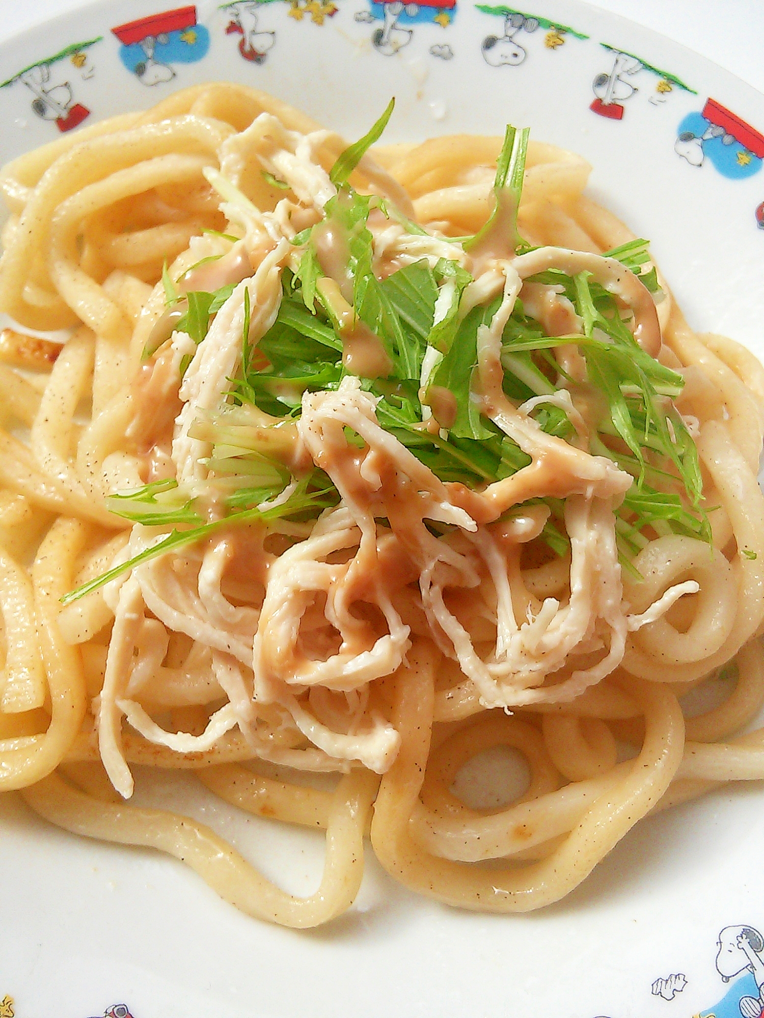 水菜とサラダチキンでヘルシー♪ごま香る♪焼きうどん