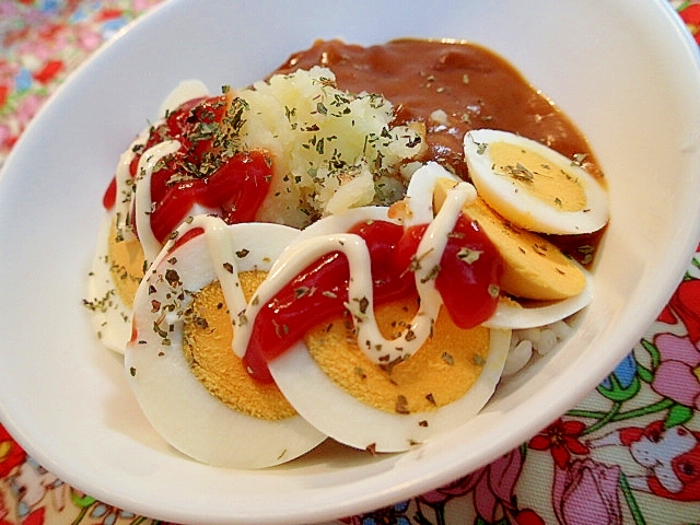 バジル香る　ゆで卵とポテトのカレー♬