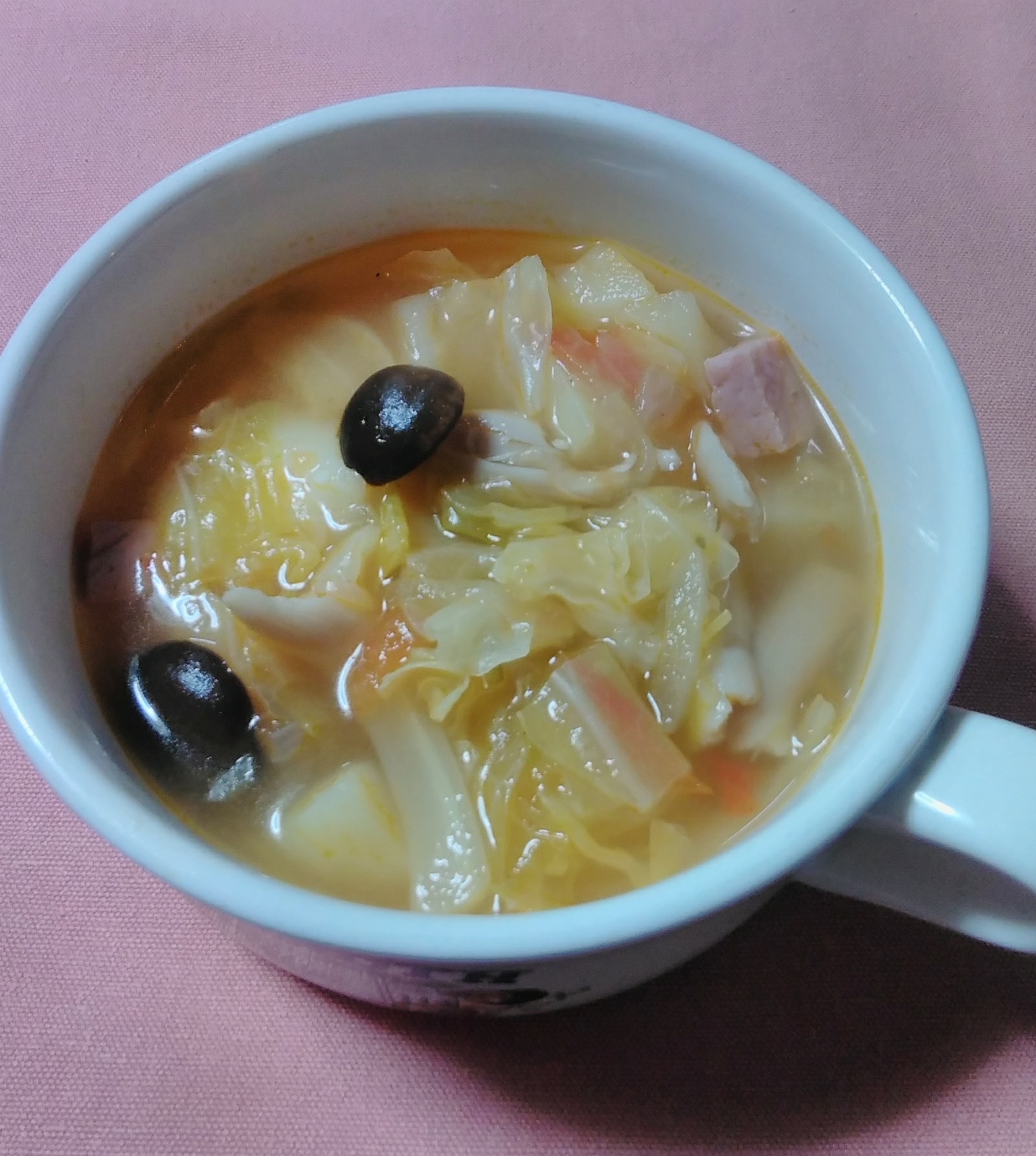 トマトと玉ねぎとじゃが芋とボロニアソーセージスープ