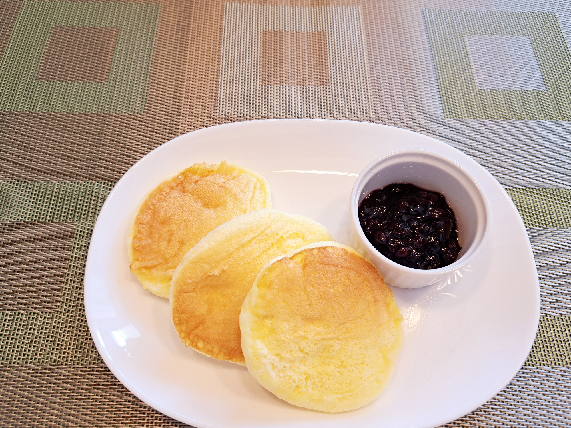 ホットケーキミックスで！ふわふわスフレパンケーキ