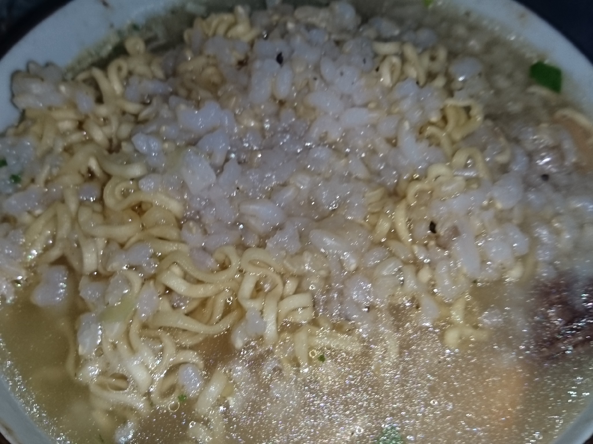 カップヌードル&しお昆布玄米ご飯麺スープ