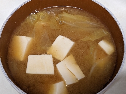 白菜と絹豆腐のお味噌汁