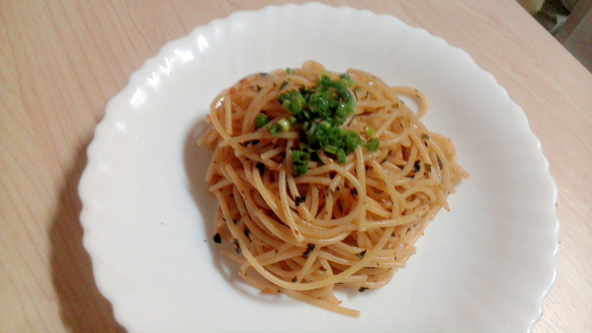 ふりかけで作る簡単ワカメと鮭のスパゲティ