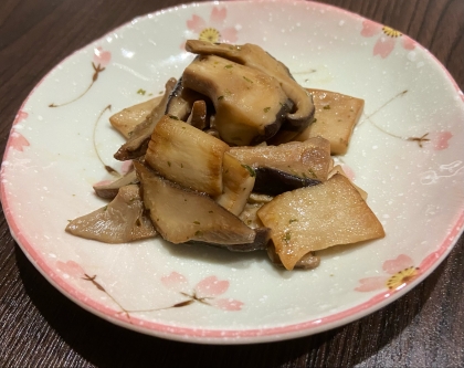 エリンギとシイタケのバター醤油ソテー