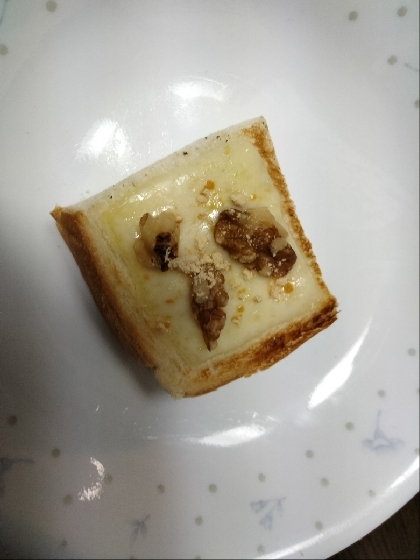 くるみときな粉とチーズのトースト