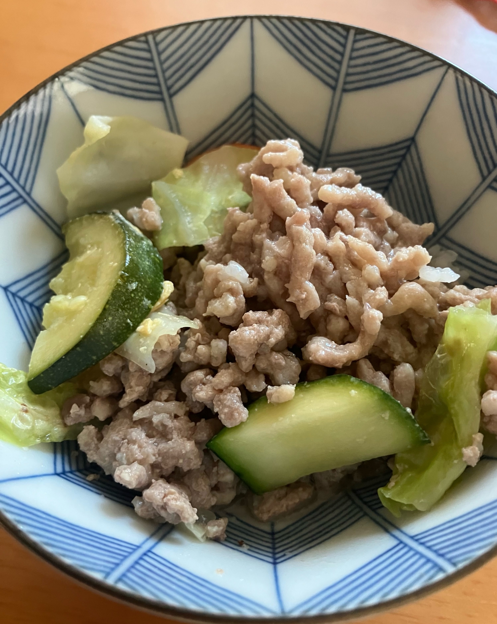 ズッキーニとキャベツとひき肉炒め