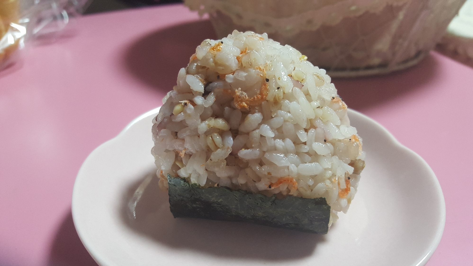 アミエビと鰹節のおにぎり