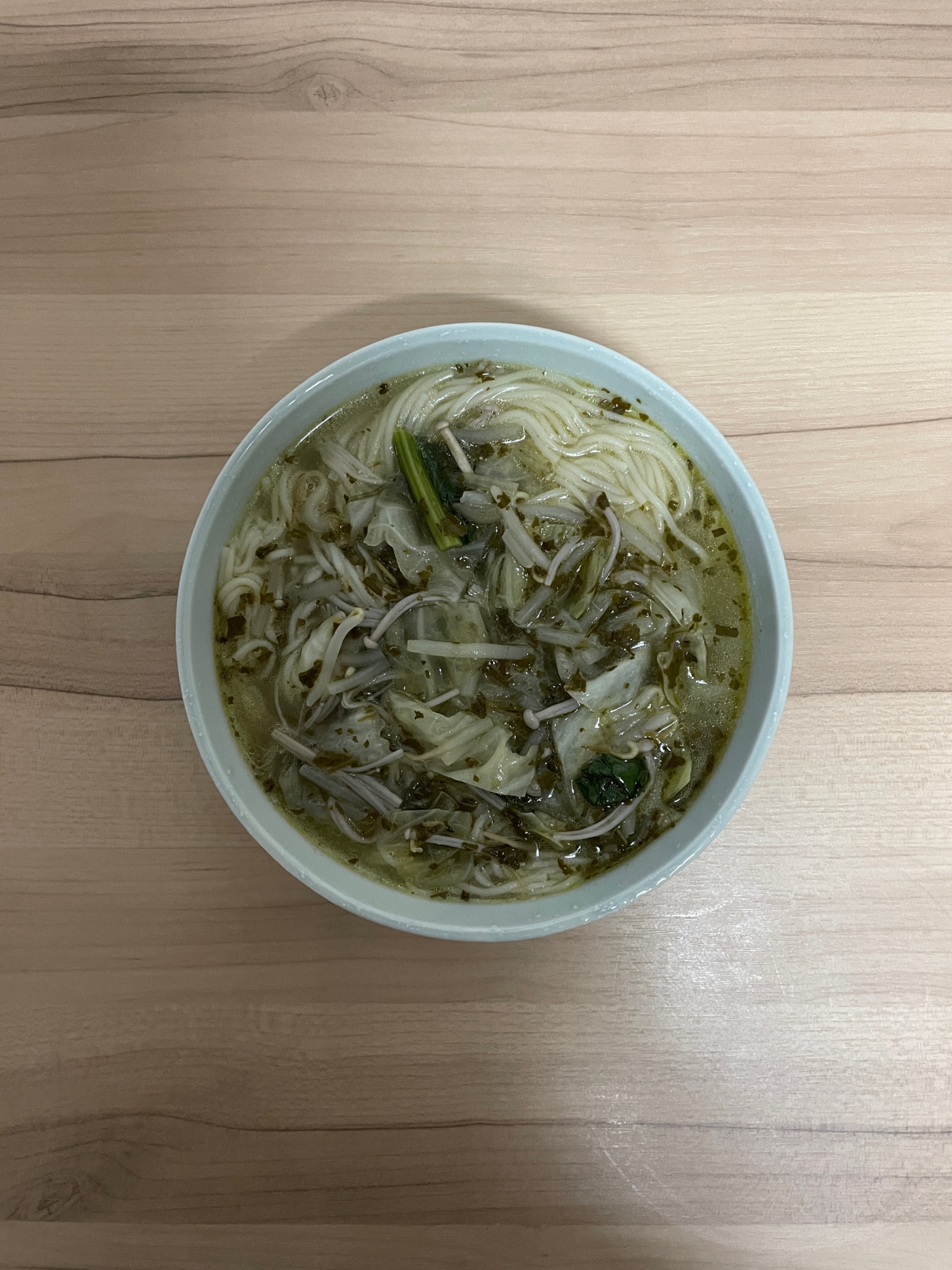 キャベツと緑豆もやしのえのき茸茶葉煮麺