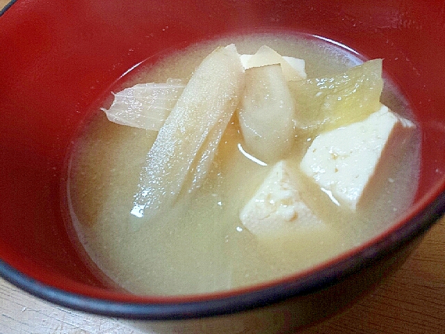 *今日のお味噌汁*　ごぼう・玉ねぎ・木綿豆腐