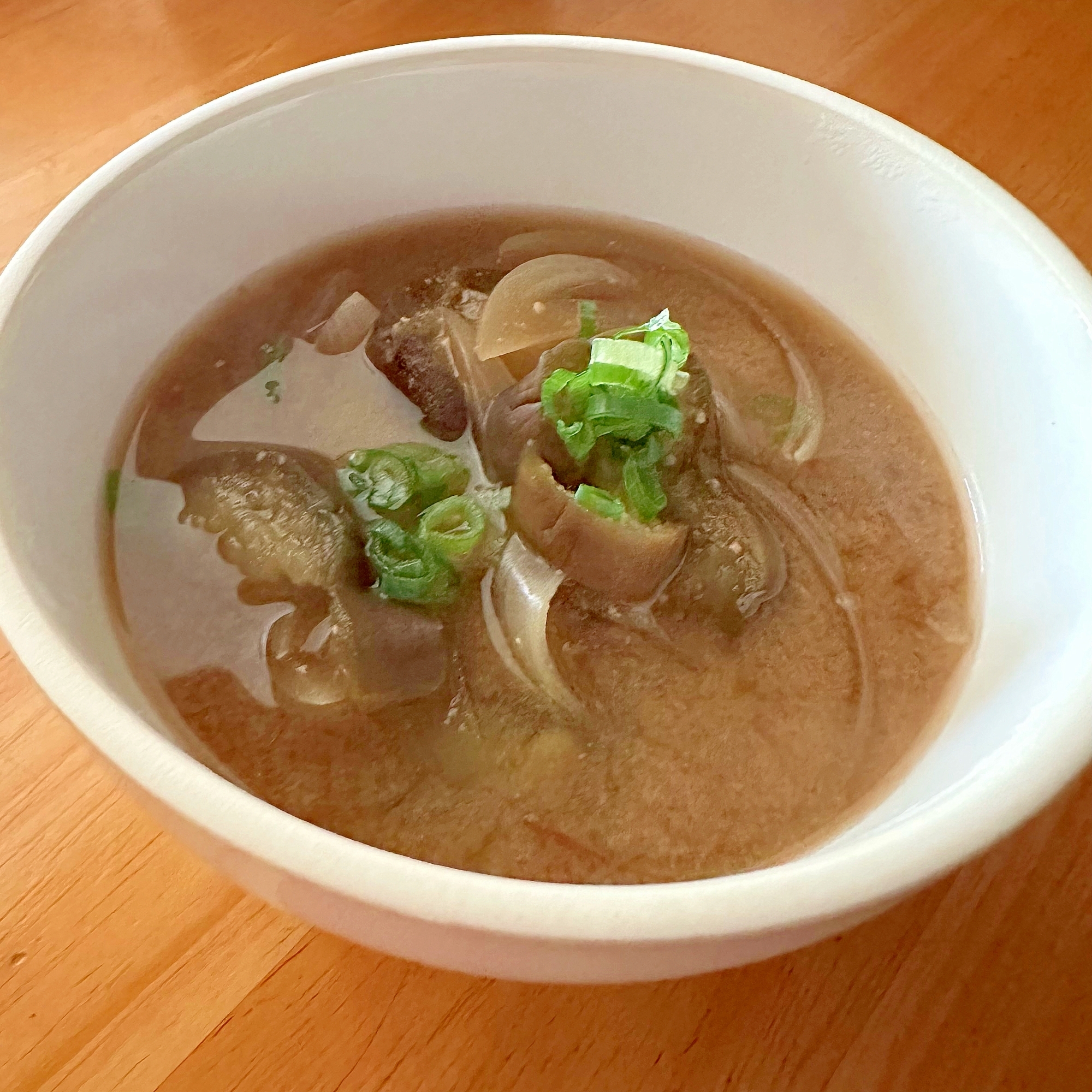 なすと玉ねぎの味噌汁｡.❁.｡.: