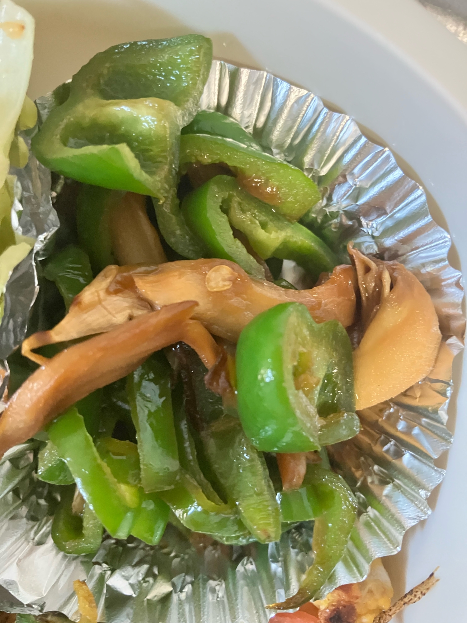 ピーマンと舞茸のバター醤油炒め