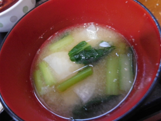 半月切り大根と小松菜の味噌汁