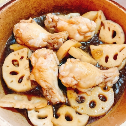 簡単グツグツ煮るだけ！鶏手羽と蓮根のこってり甘辛煮