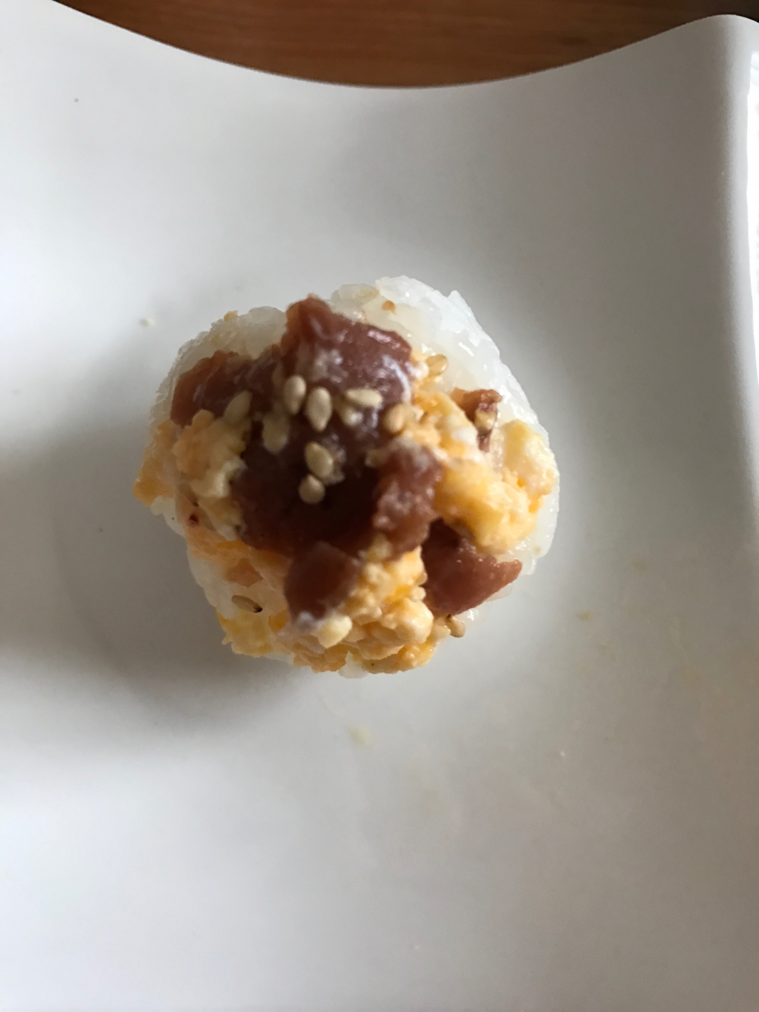 梅干しと炒り卵の手毬寿司