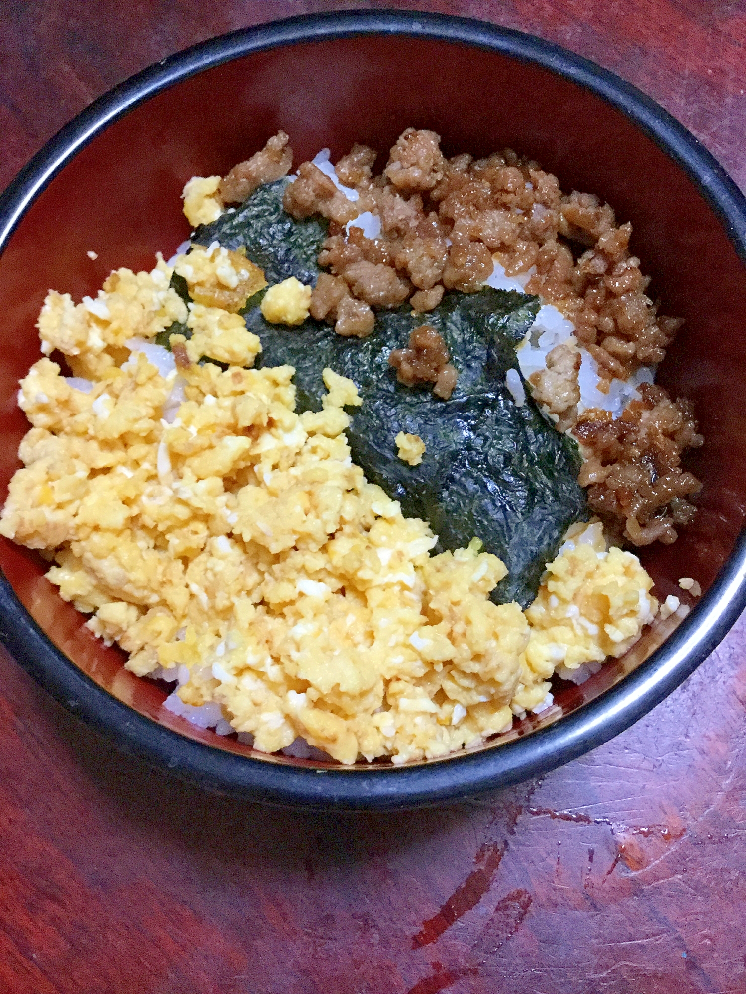 スタミナ豚そぼろの二色丼！