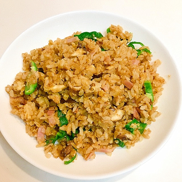 ベーコンとピーマンと椎茸のカレーチャーハン♪山盛り