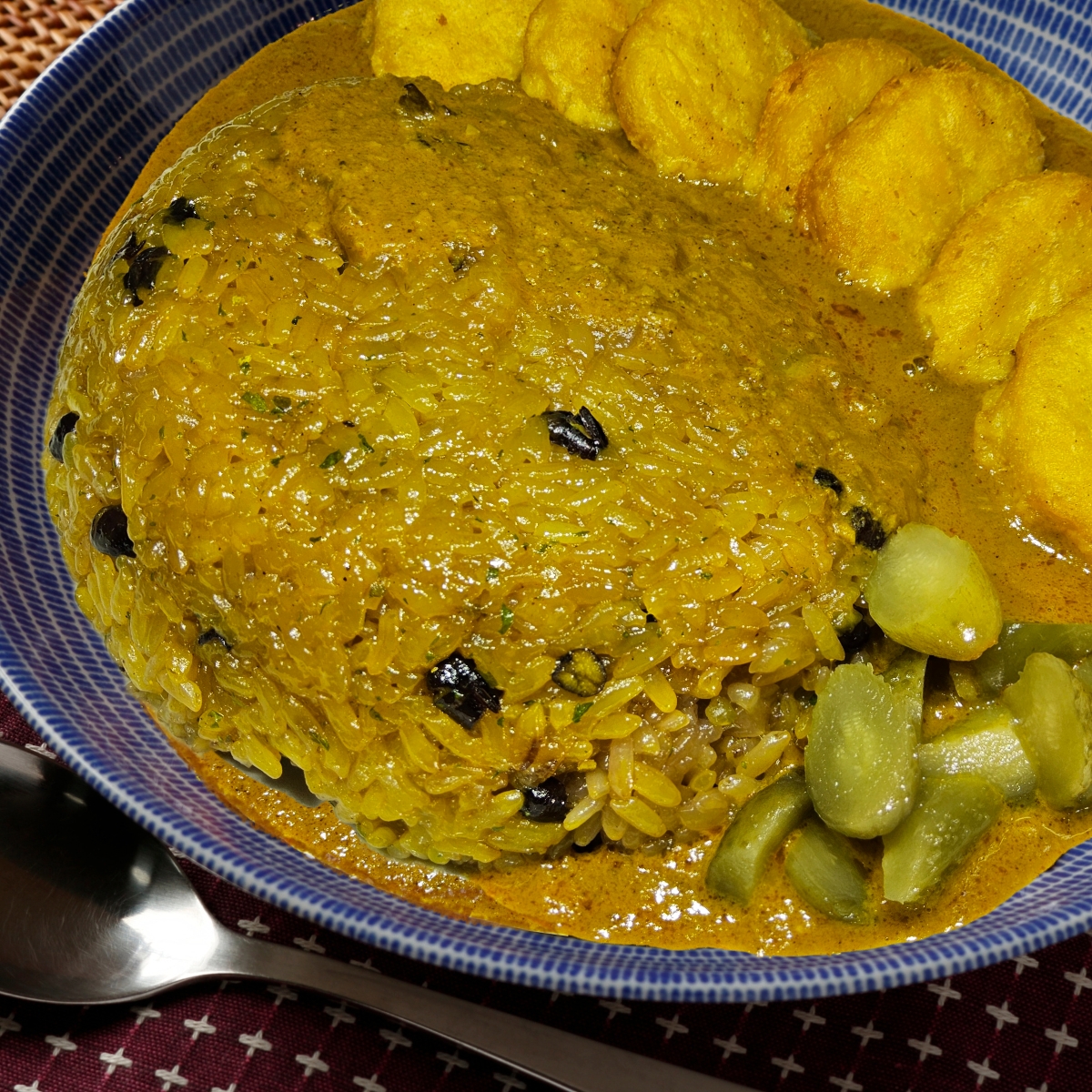 ルーもご飯もレトルト！ターメリック赤飯ナゲット咖喱