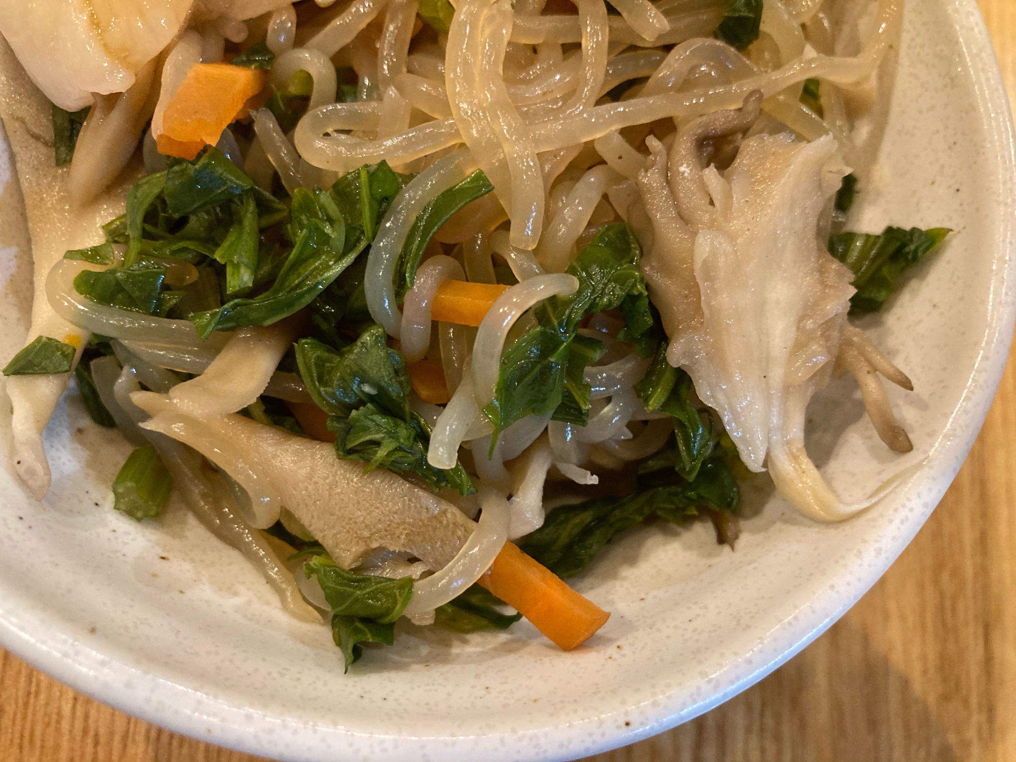 舞茸と白滝と人参と冬菜の炒め煮