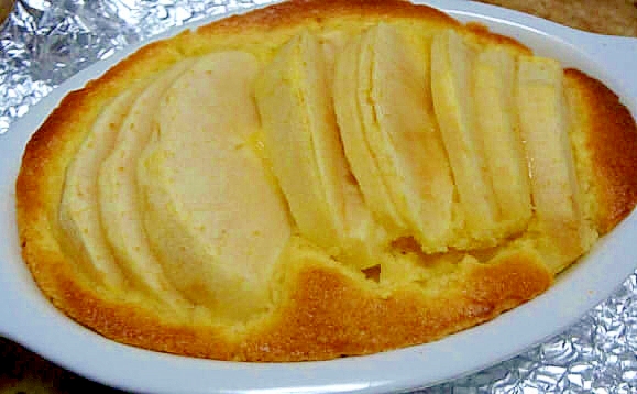 グラタン皿で焼く林檎のアーモンドケーキ
