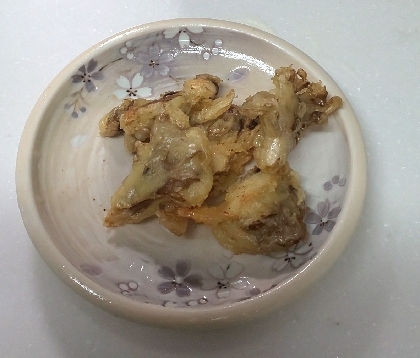 おとさん☺️夕飯用に、舞茸の天ぷら作りました☘️香り良くて、舞茸の天ぷら好きです♥️素敵レシピ感謝♡義母は優しい方だったので、私は義父の方が苦手かな(;_・)