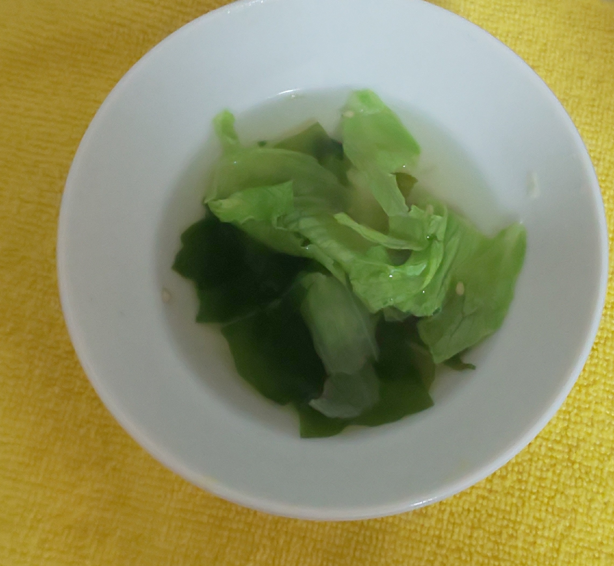 レタスとわかめスープ