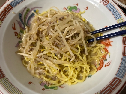 チルドで☆たっぷりもやしのピリ辛豚骨醤油ラーメン