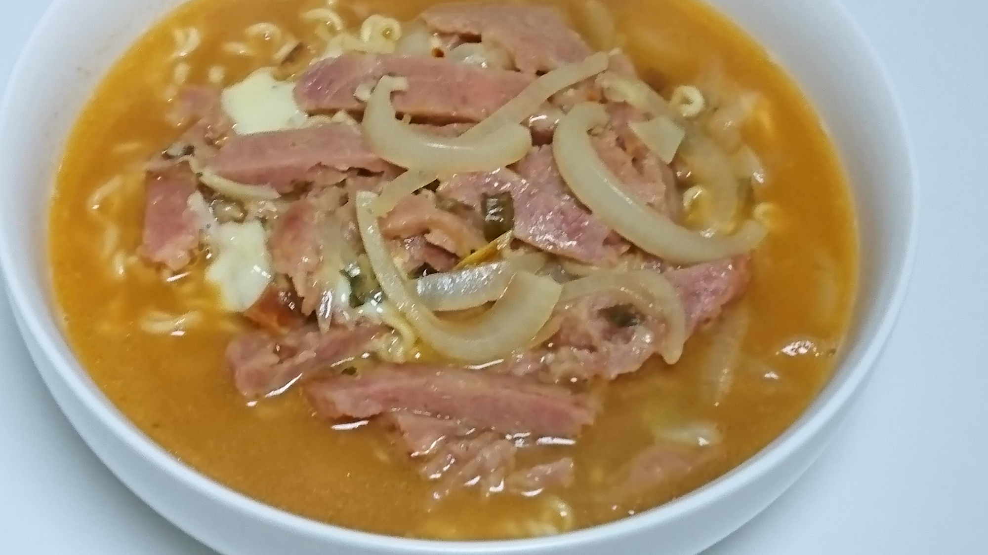 辛ラーメンで プデチゲ(軍隊鍋)風