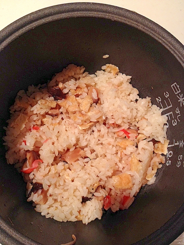 昆布茶消費！椎茸とカニカマと油揚げの炊き込みご飯