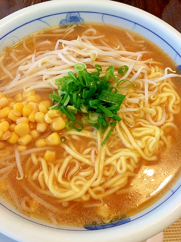 コーンともやしの味噌ラーメン