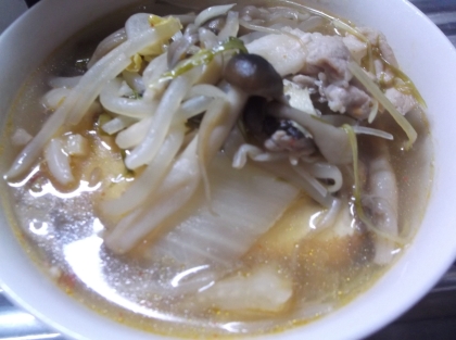 【素は白菜キムチと麺つゆ】キムチ鍋