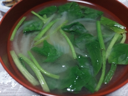 ほうれん草と玉ねぎの味噌汁