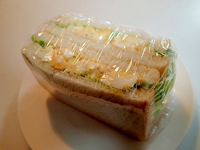 タルタルで　サンチュとたまごサラダのサンドイッチ