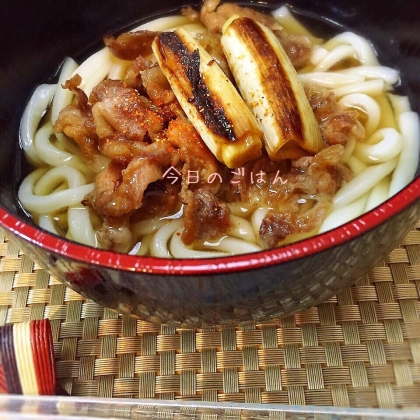 肉うどんにのせさせていただきました♡
風邪ひいてるし、ネギが、たくさん食べたかったので。ネギ大好きな夫に大好評でした。