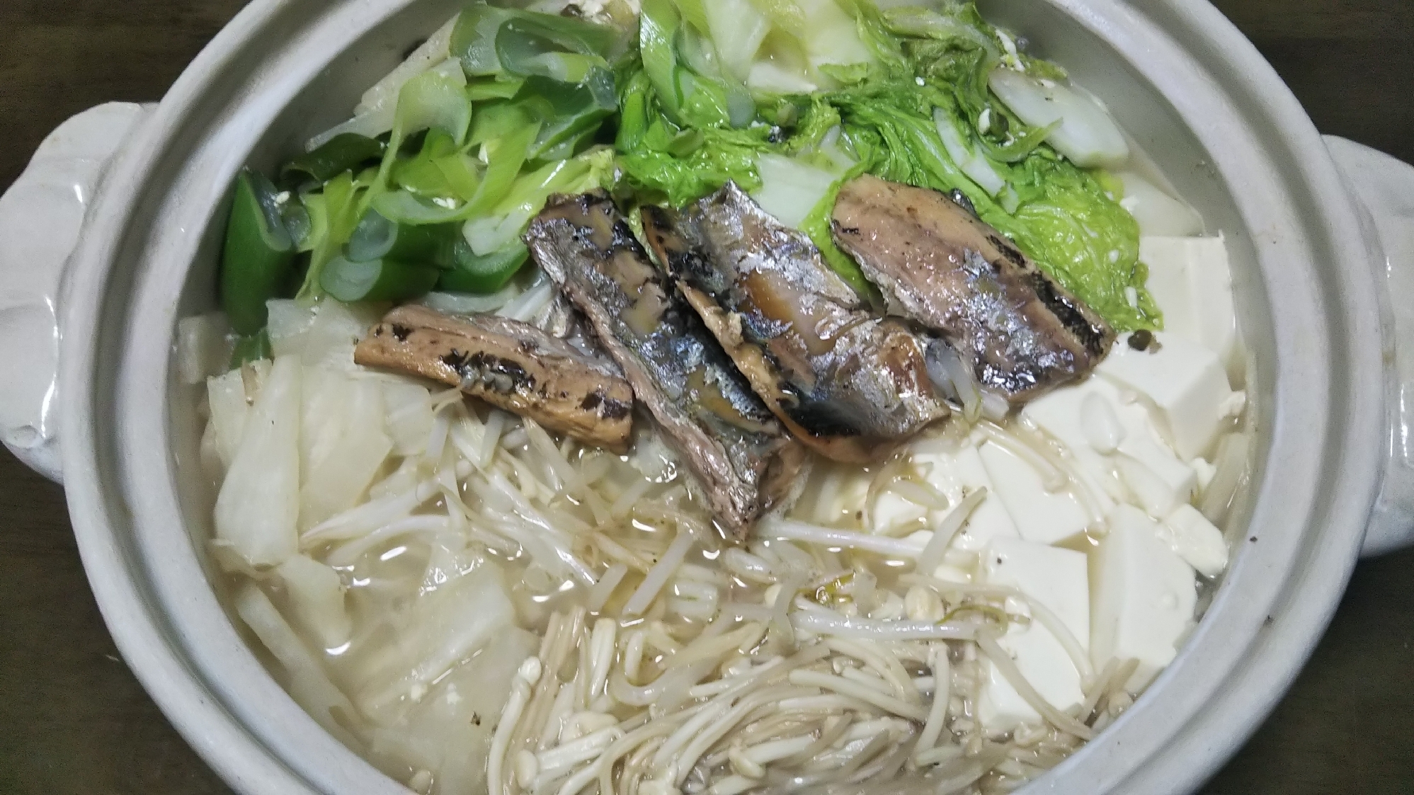 さんまの塩焼き缶と豆腐と野菜の味噌鍋☆