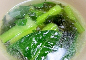 ダシダを使って♡小松菜とワカメの韓国風スープ