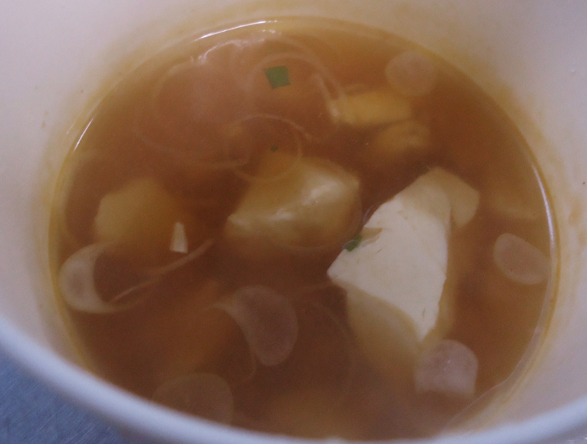 簡単　豆腐入りコンソメ味噌スープ