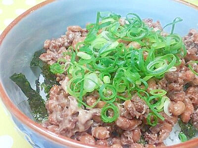 肉そぼろ＆納豆の丼