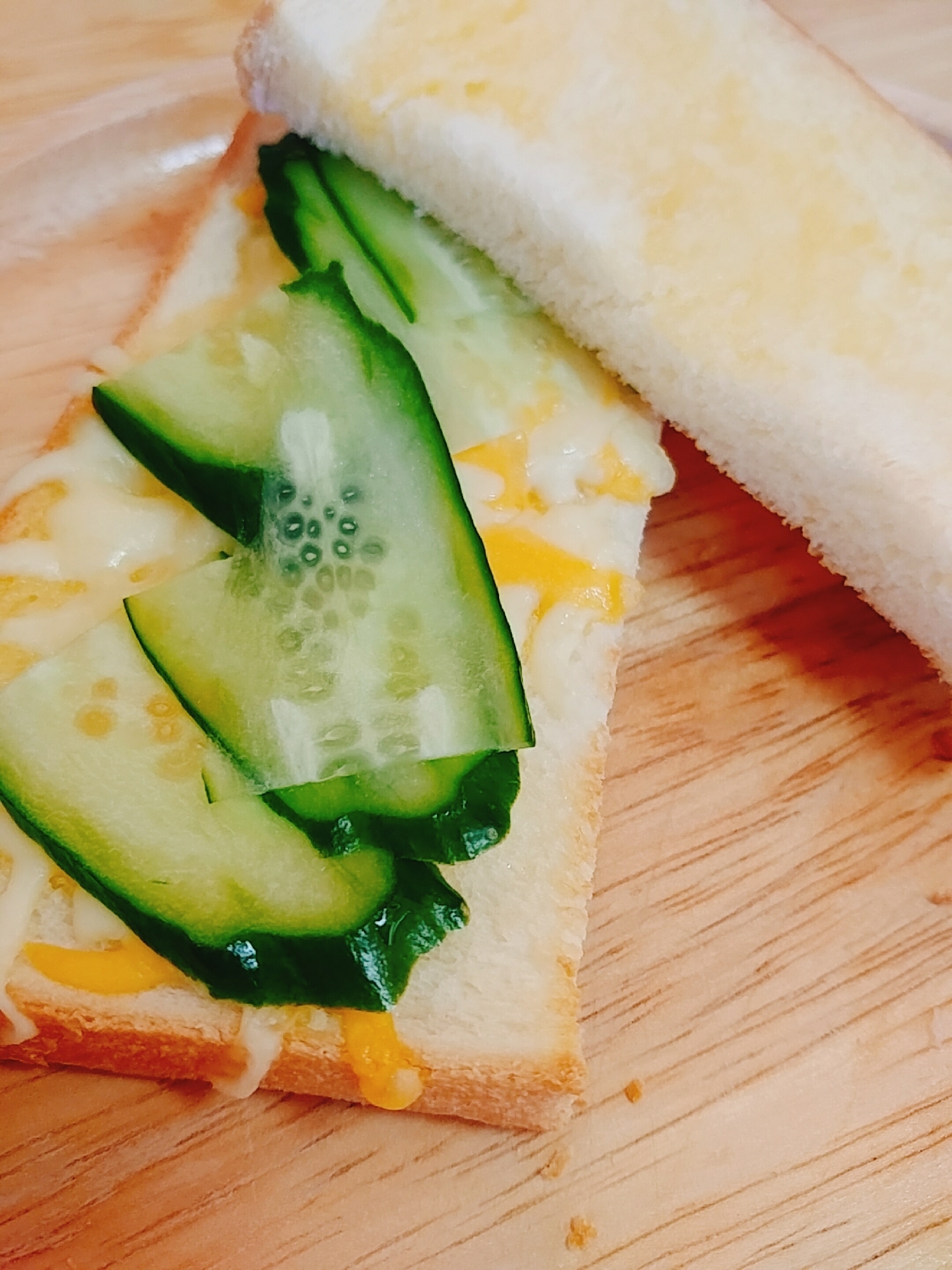 Wチーズときゅうりのサンドイッチ