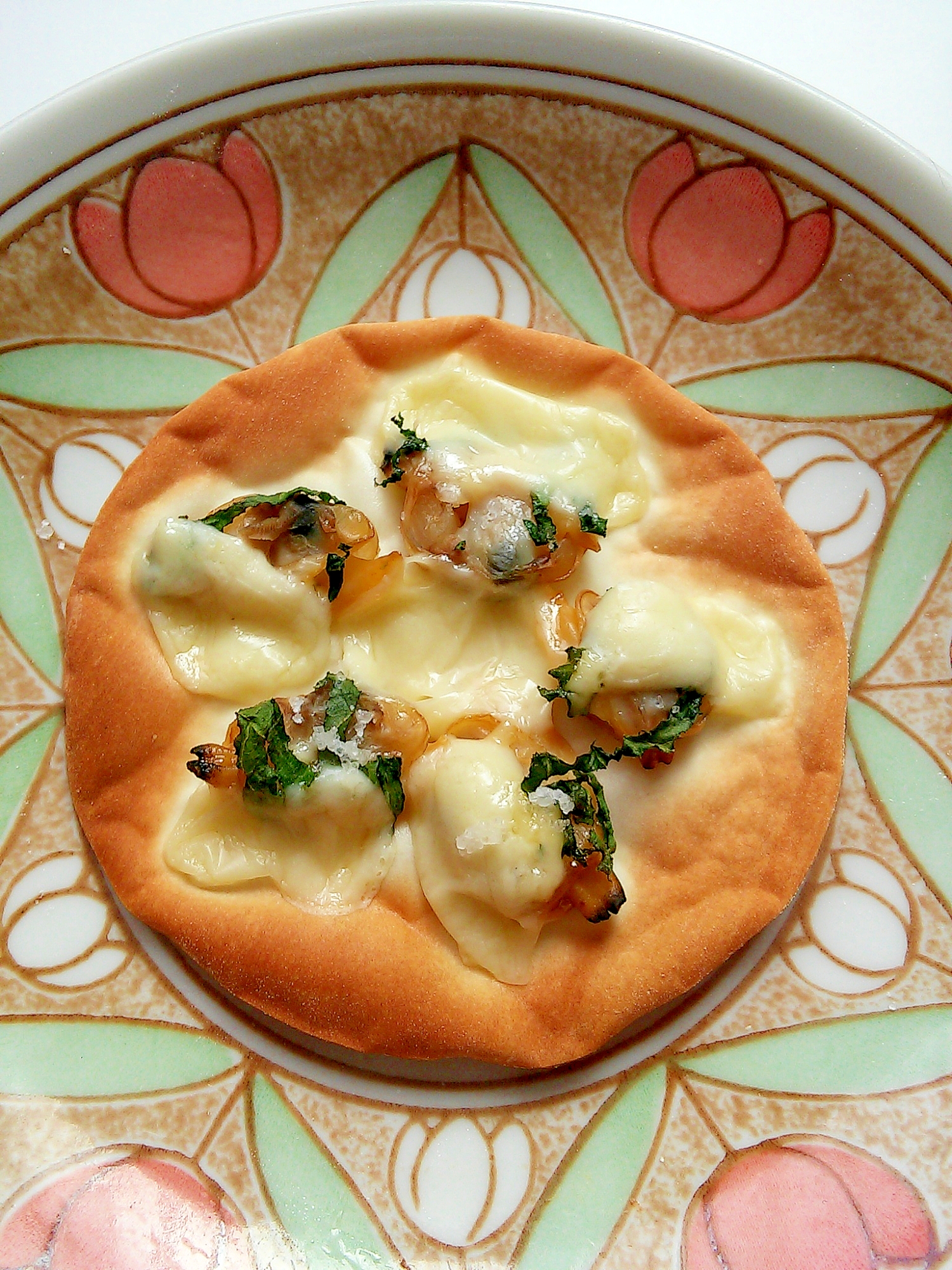 餃子の皮おつまみ♪あさりの水煮と大葉のチーズ焼き