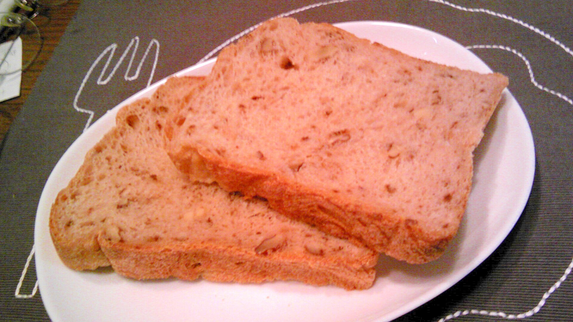 HBで食パン（高野豆腐粉を加えて）
