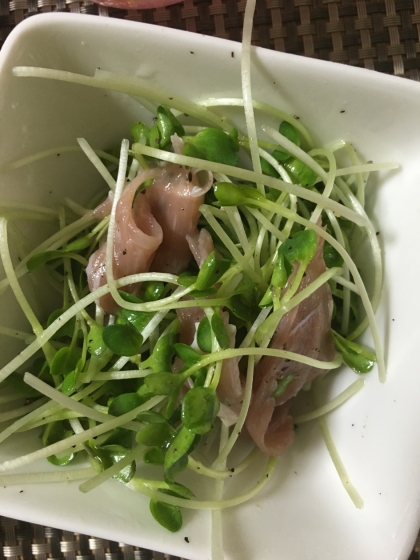 おつまみ、お弁当にも！生ハムのカイワレ巻き♪