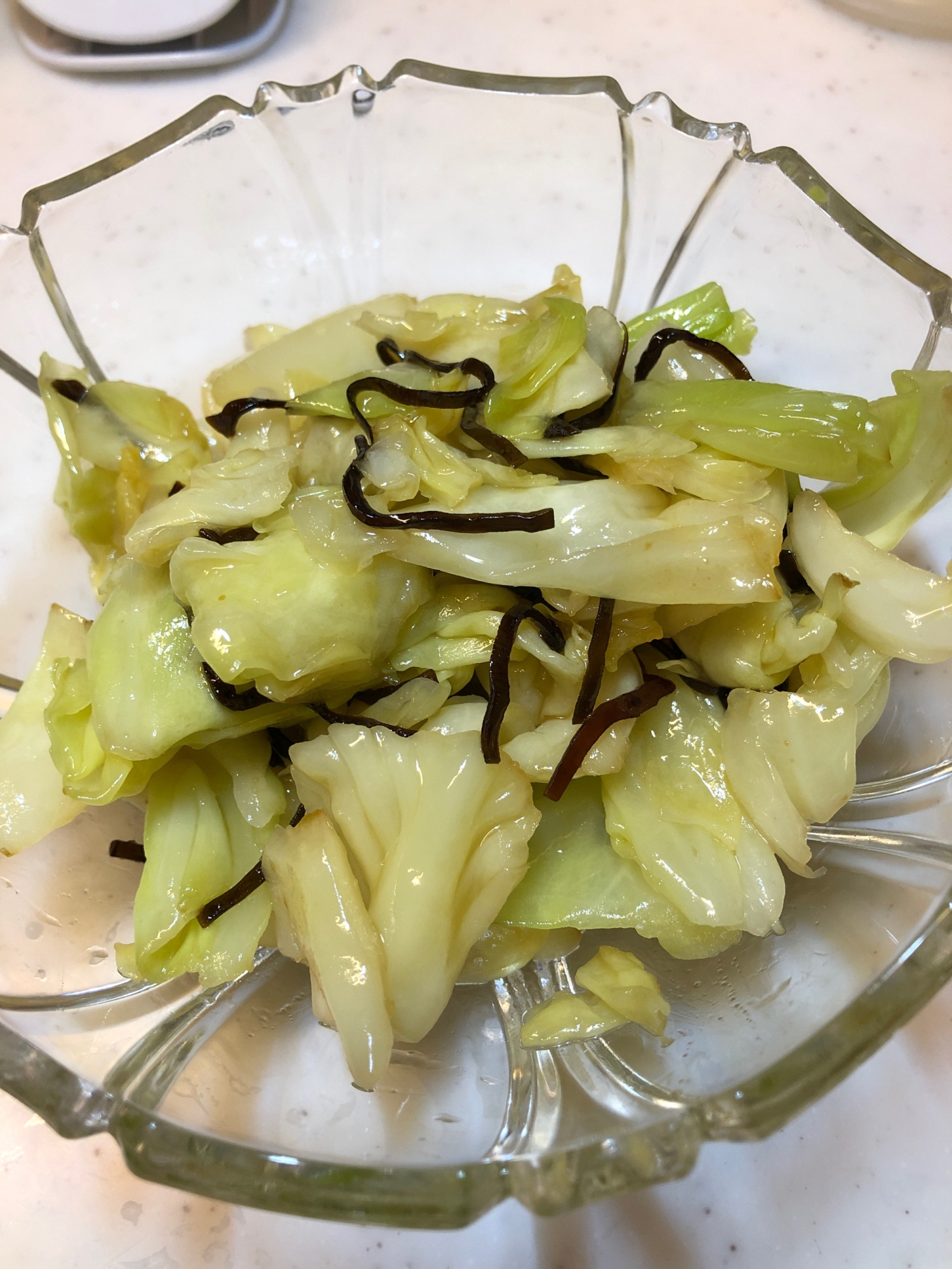 キャベツ大量消費!作り置きキャベツ塩昆布和え