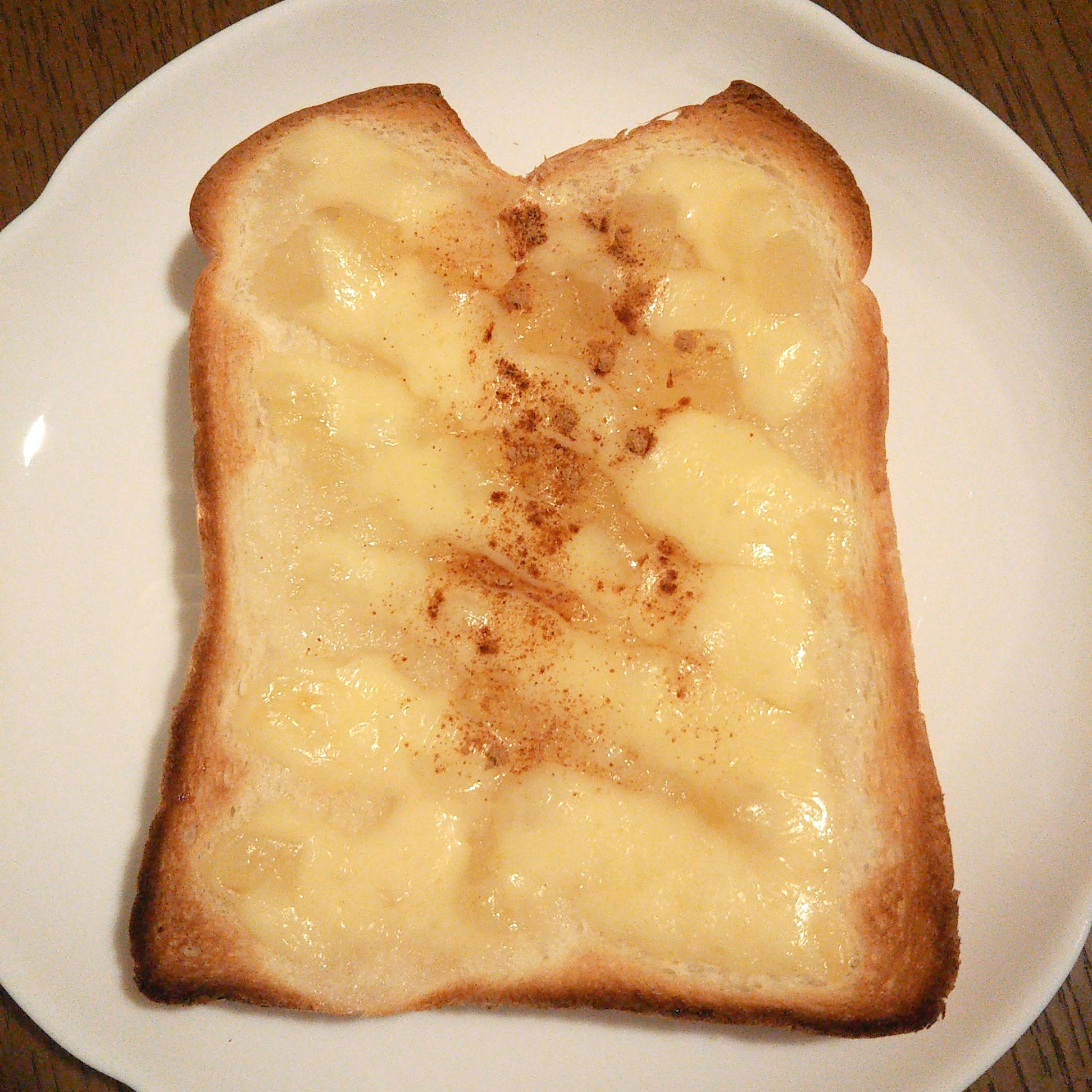 りんごジャムのシナモンチーズトースト