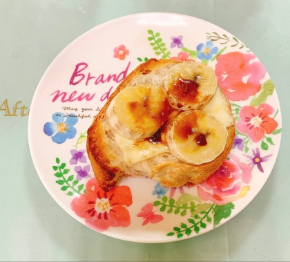 フランスパンに乗せて焼きました♪とてもおいしくできましたෆ*ｵｨｼｨෆ(⸝⸝> ᢦ <⸝⸝)ˎˊ˗