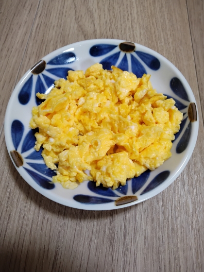 お弁当や丼ぶりに！マヨネーズ入りでふわふわ卵そぼろ