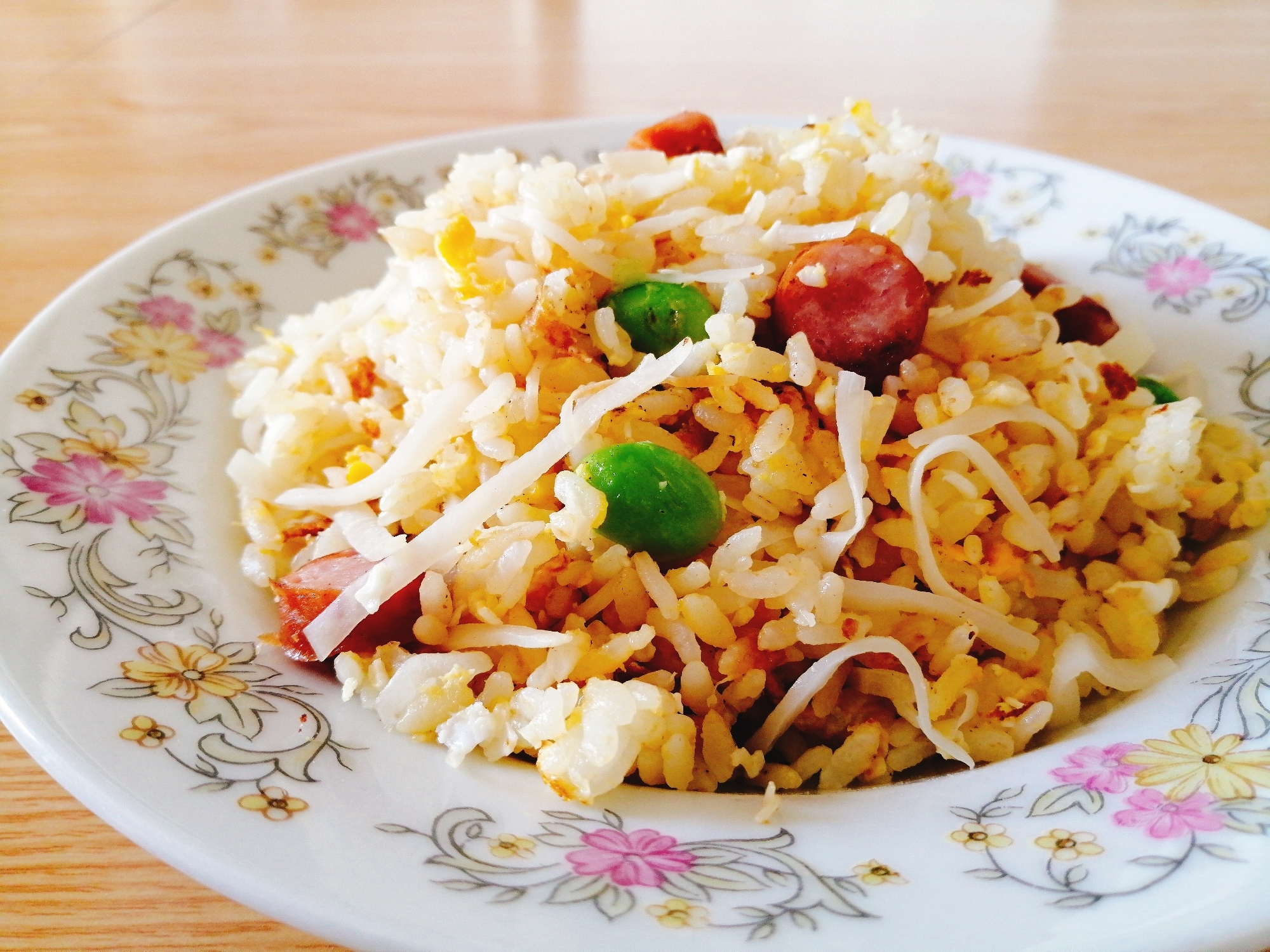 ウインナーと大根の皮と枝豆の炒飯