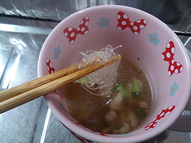 鶏皮春雨スープ