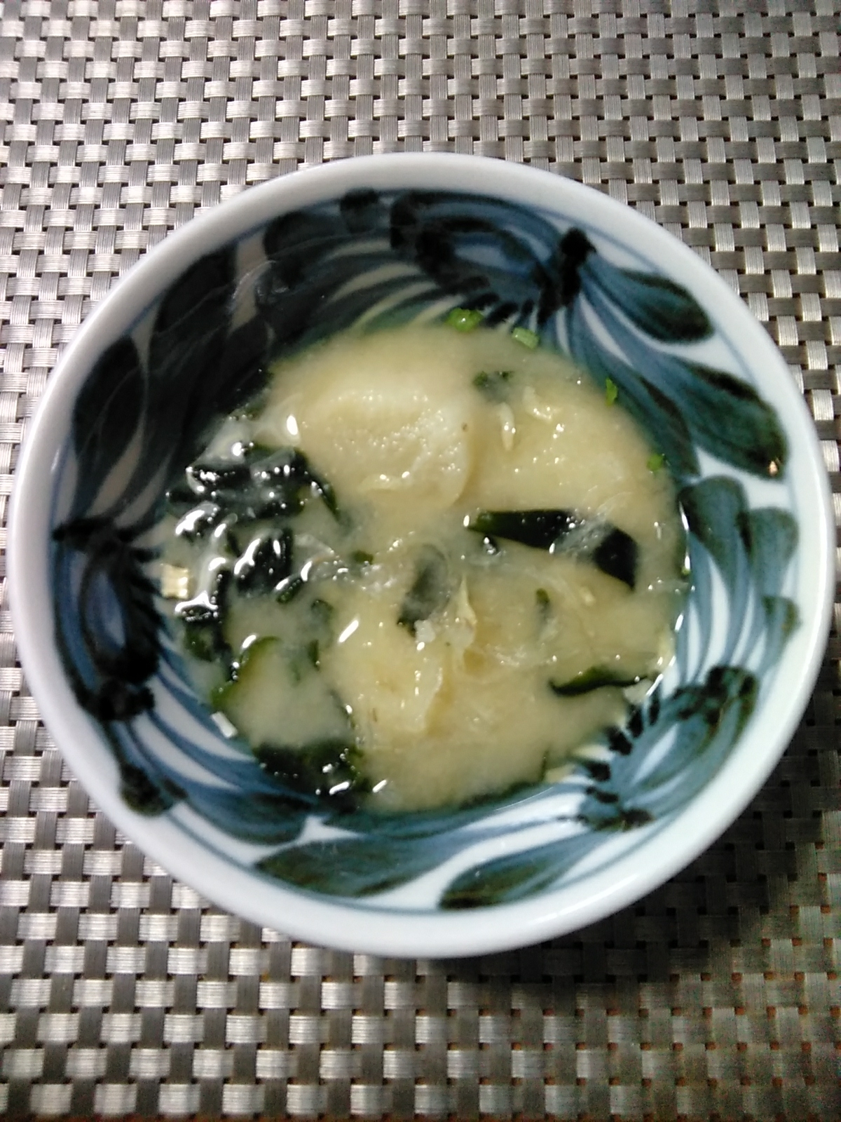 麩と海鮮の具と糸寒天のおみそ汁（いりこ粉入り）