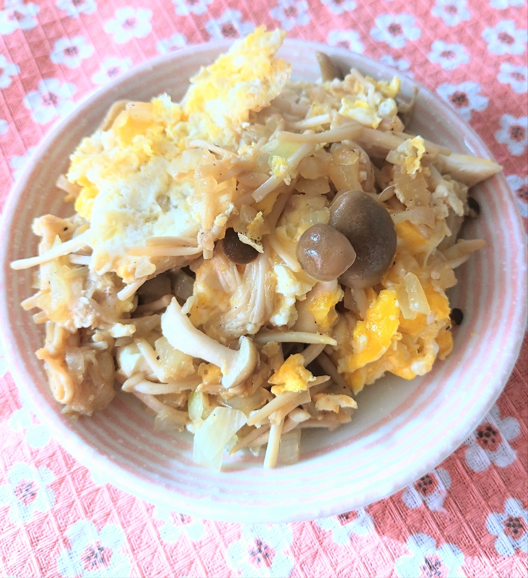 えのきと玉ねぎと卵の生姜炒め☆